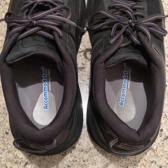 Men’s 11.5 2E (wide) Hoka Bondi 7 Black/Black - Picture 7 of 10